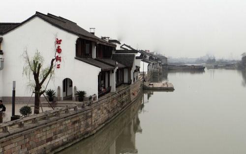 大部分洁厕剂都是蓝色的，这是为什么呢？